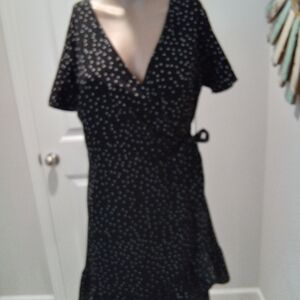 Relipop Size S. Elegant Black and White Polka Dot Wrap w/Flutter Sleeves